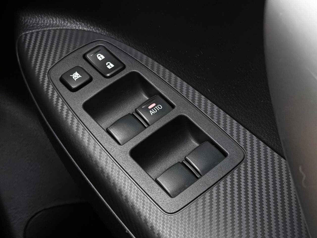Mitsubishi Eclipse Cross thumbnail Misc Controls