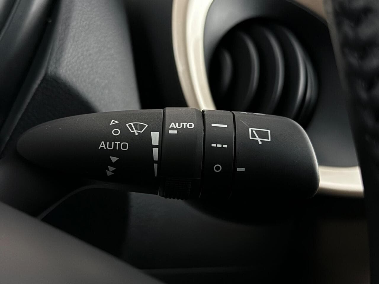 Toyota Aygo X thumbnail Misc Controls