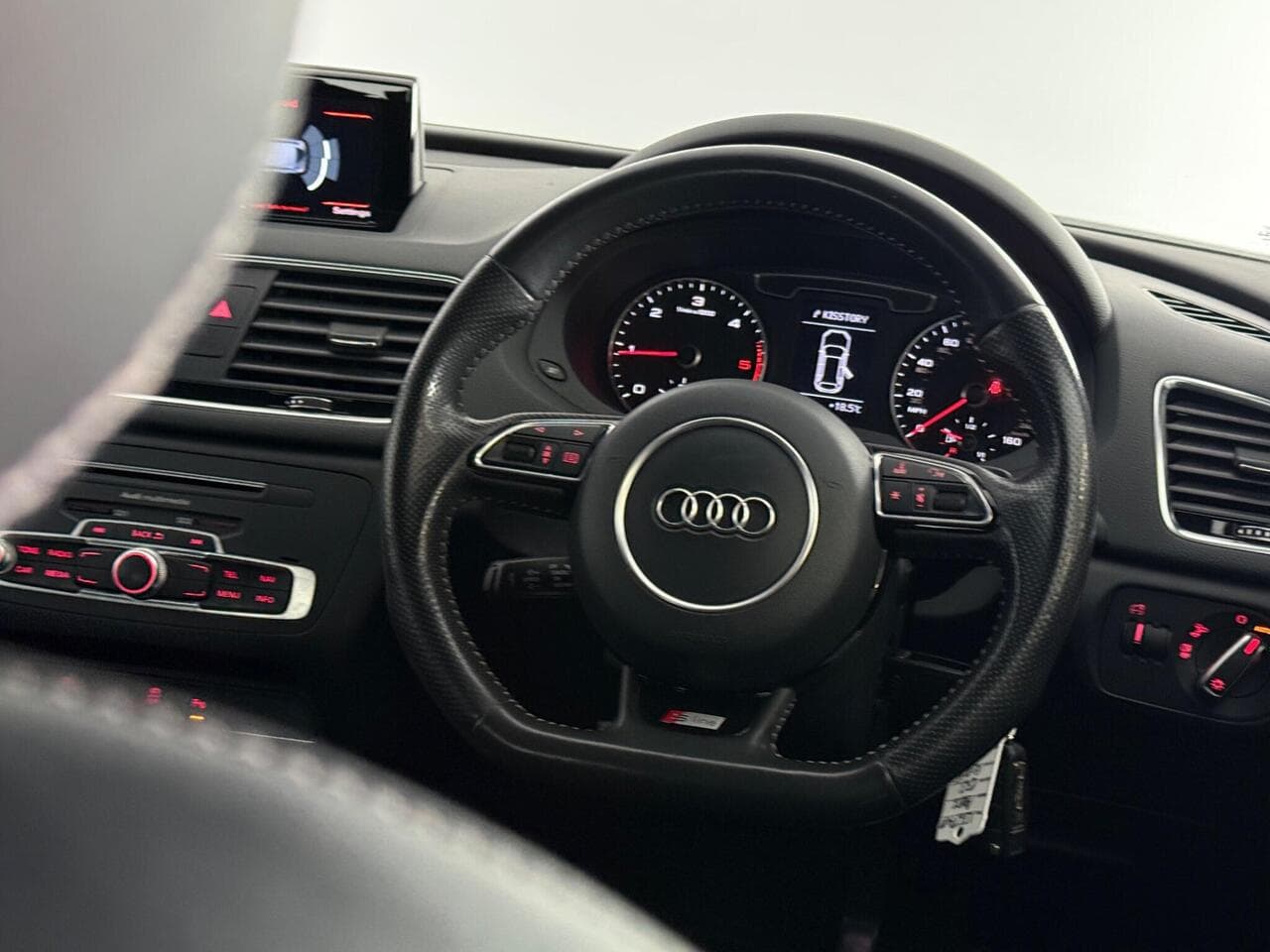 Audi Q3 thumbnail Steering Wheel