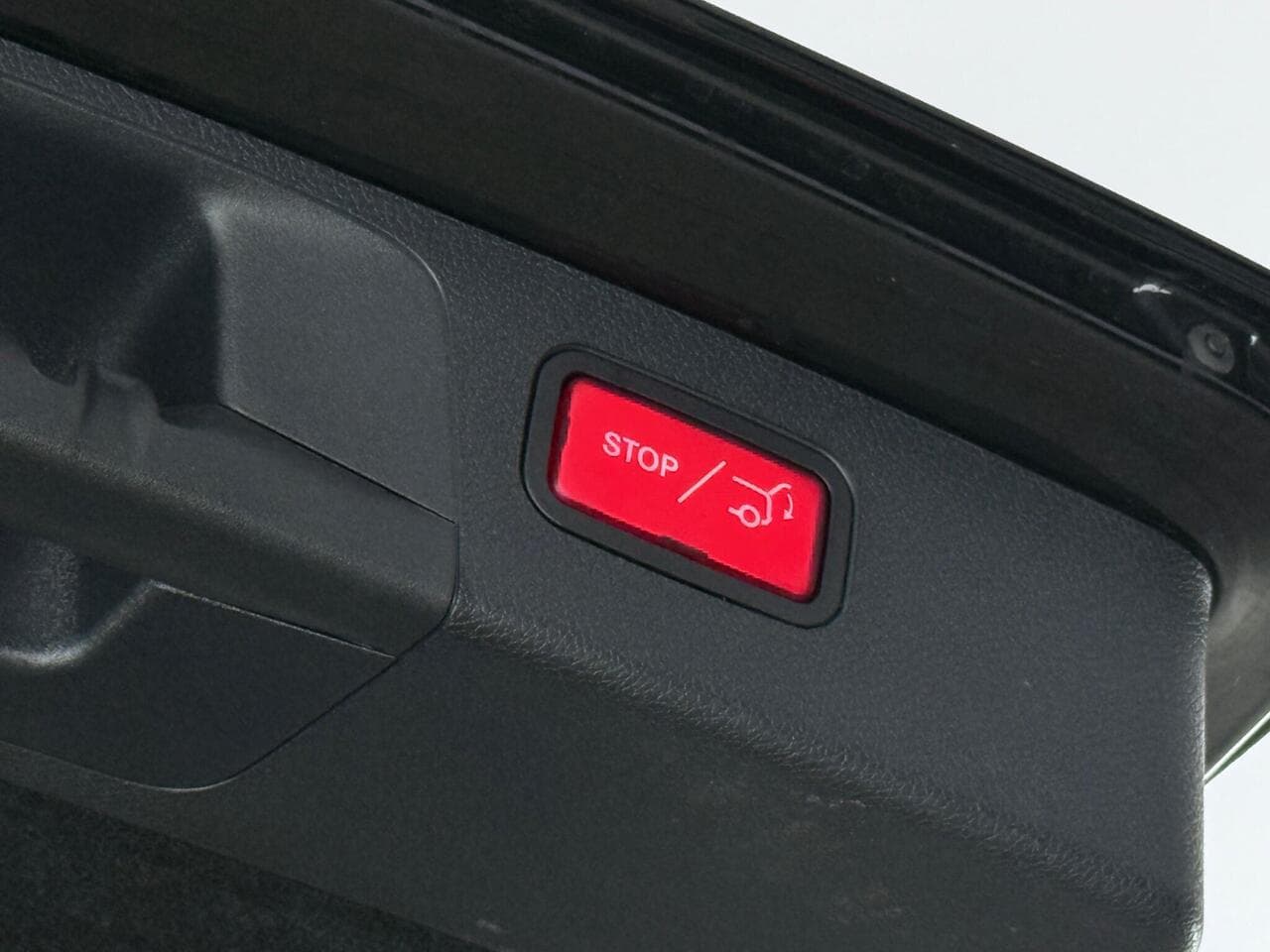 Mercedes-Benz E Class thumbnail Misc Controls