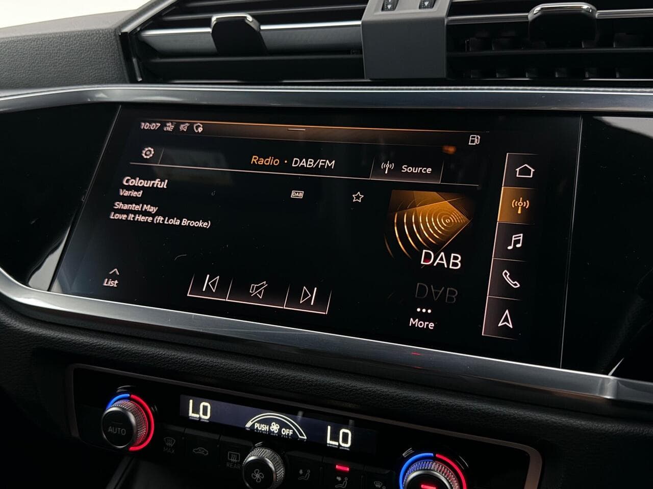 Audi Q3 thumbnail Infotainment System