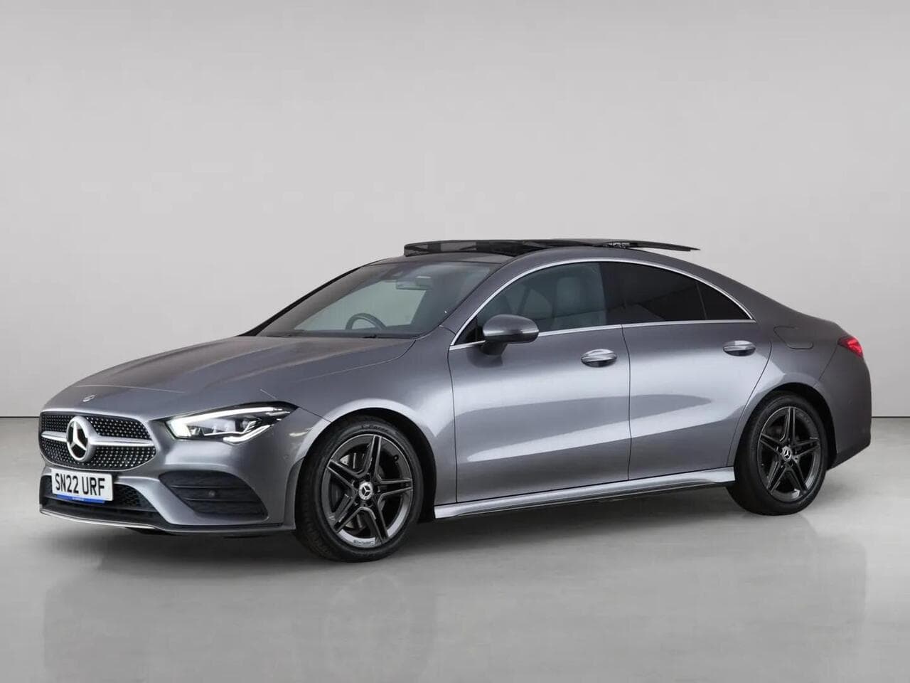 Mercedes-Benz CLA thumbnail Front Left