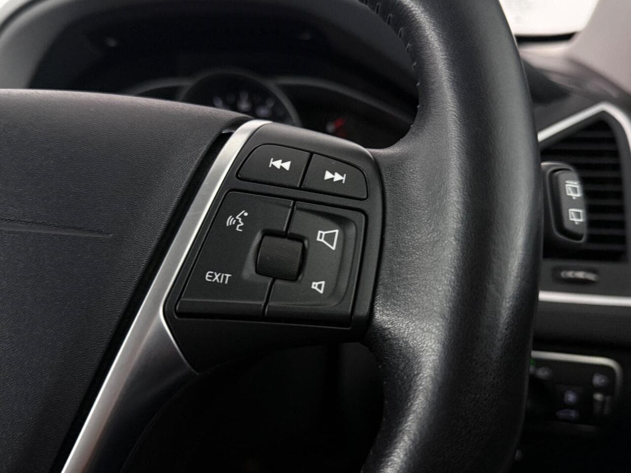 Volvo XC60 thumbnail Misc Controls