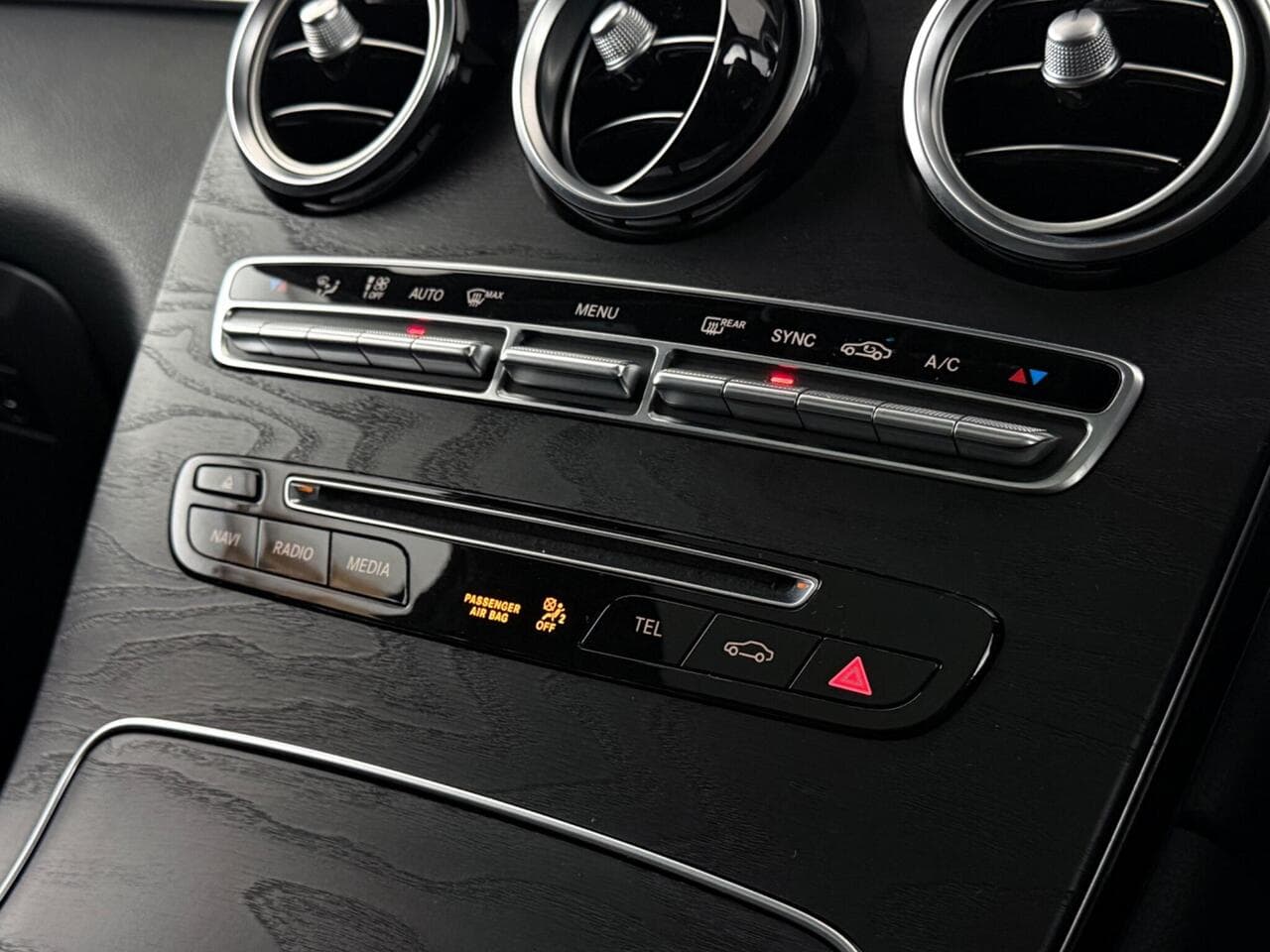 Mercedes-Benz GLC thumbnail Interior Front