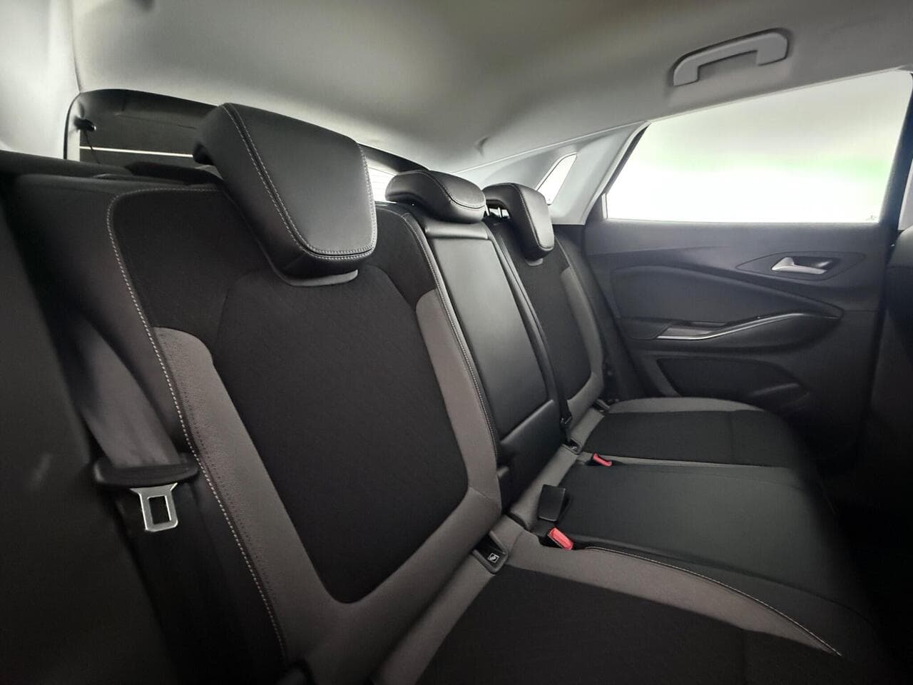 Vauxhall Grandland X thumbnail Seats Rear
