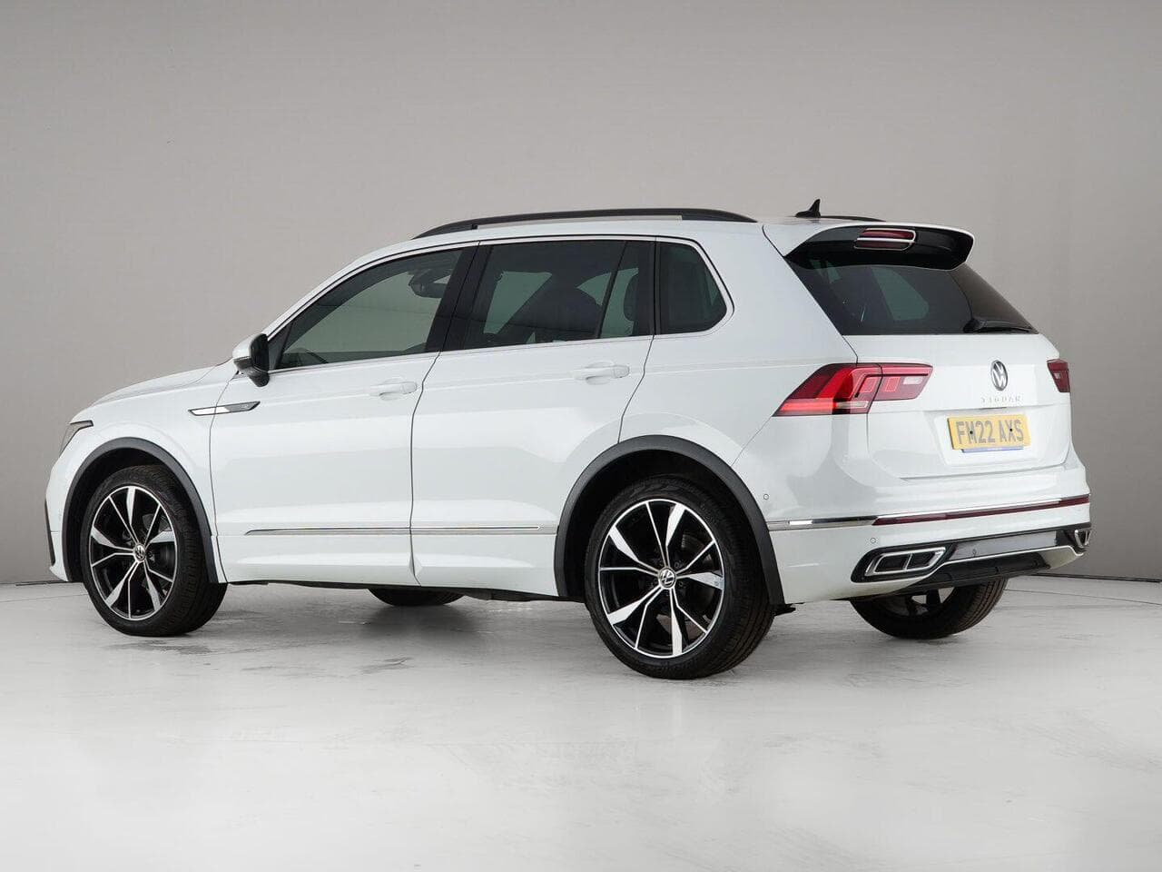 Volkswagen Tiguan thumbnail Side Left