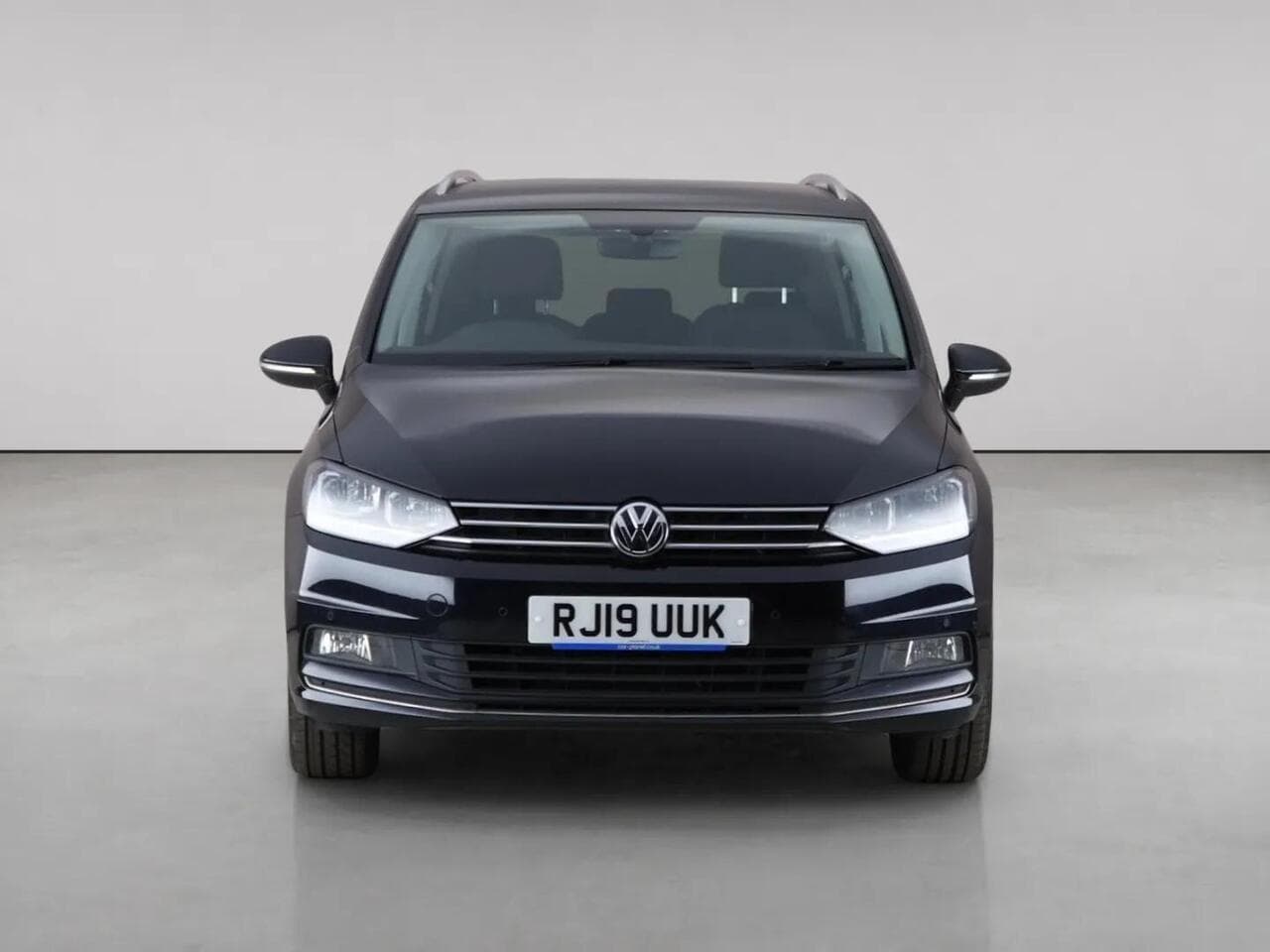 Volkswagen Touran thumbnail Front