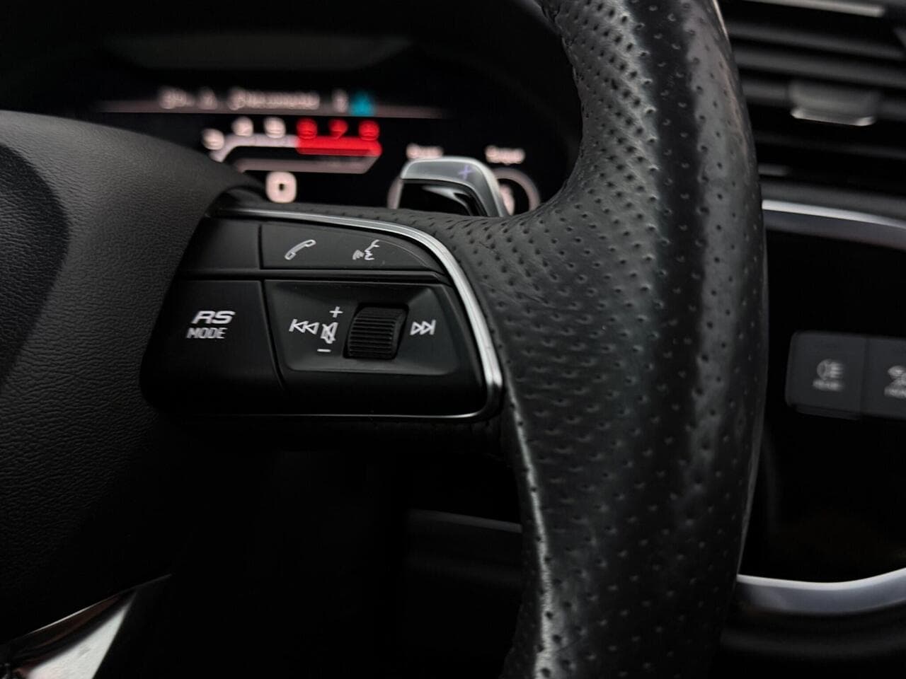 Audi RS Q3 thumbnail Misc Controls