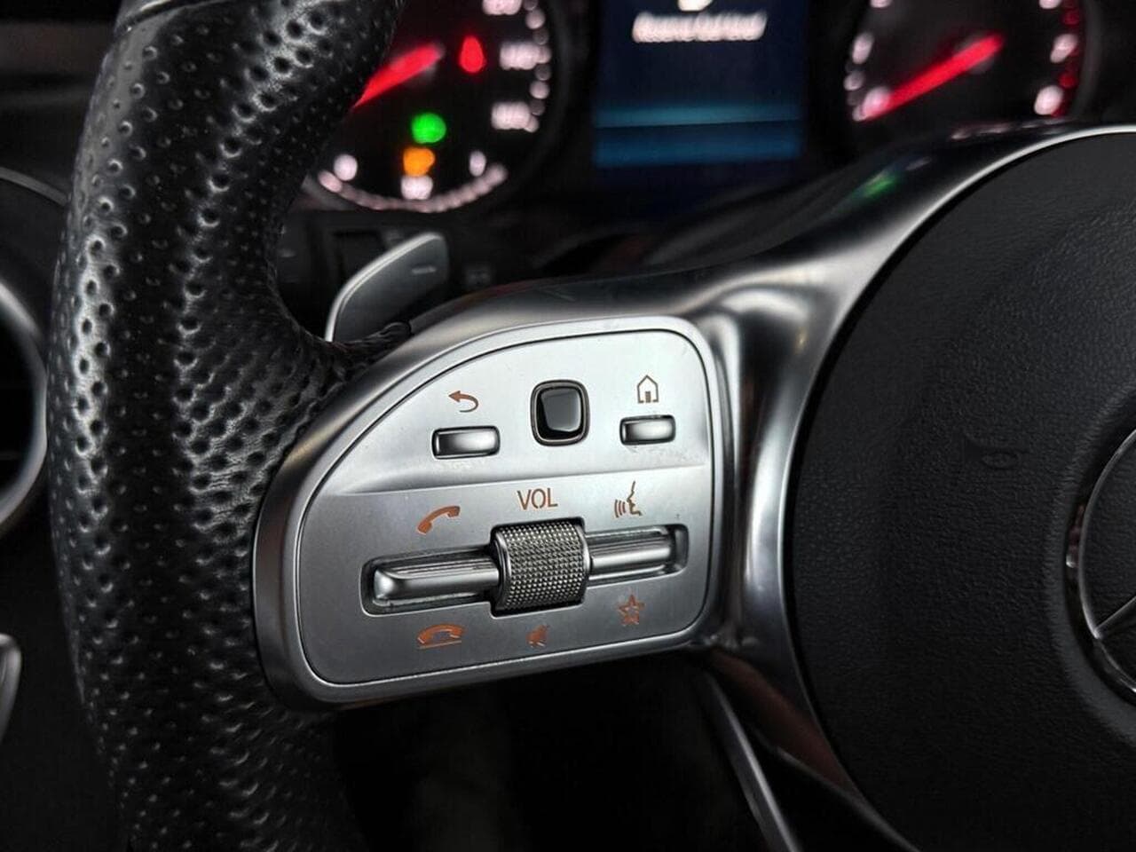 Mercedes-Benz GLC thumbnail Misc Controls