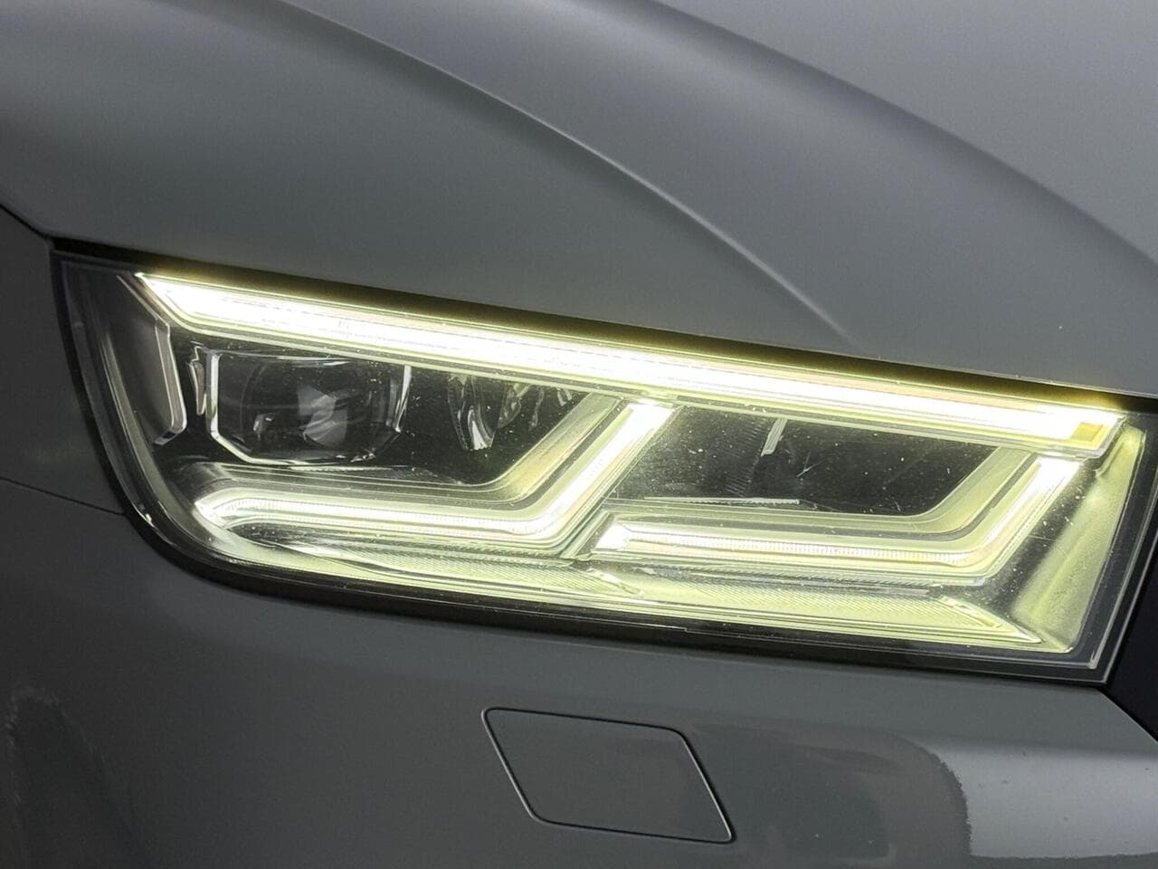 Audi Q5 thumbnail Misc Controls