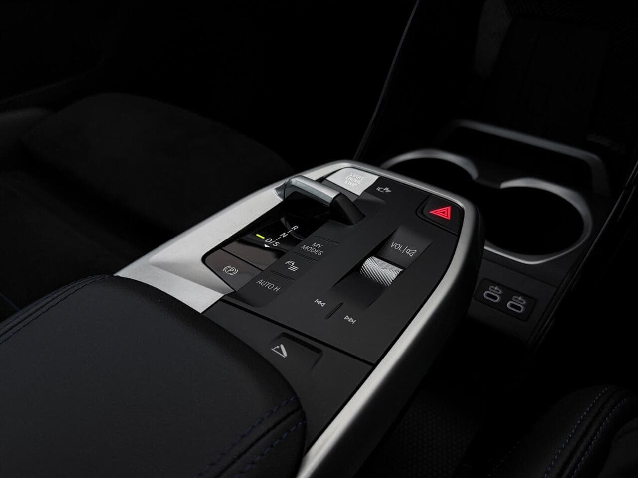 BMW X1 thumbnail Interior Front