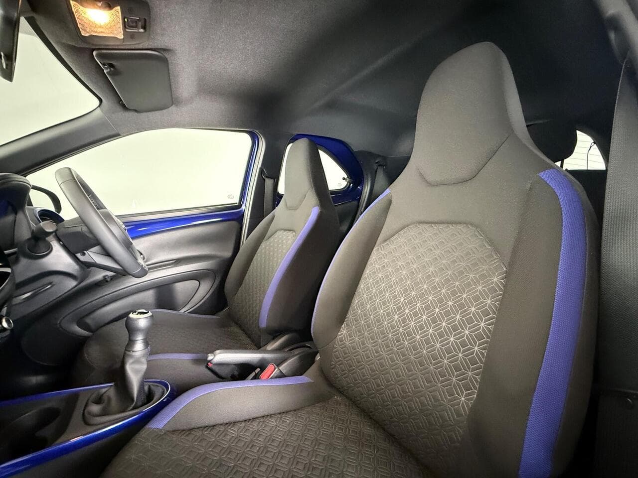 Toyota Aygo X thumbnail Seat Front Passenger