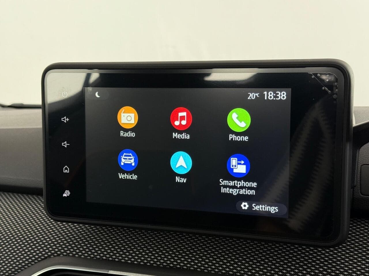 Dacia Sandero Stepway thumbnail Infotainment System