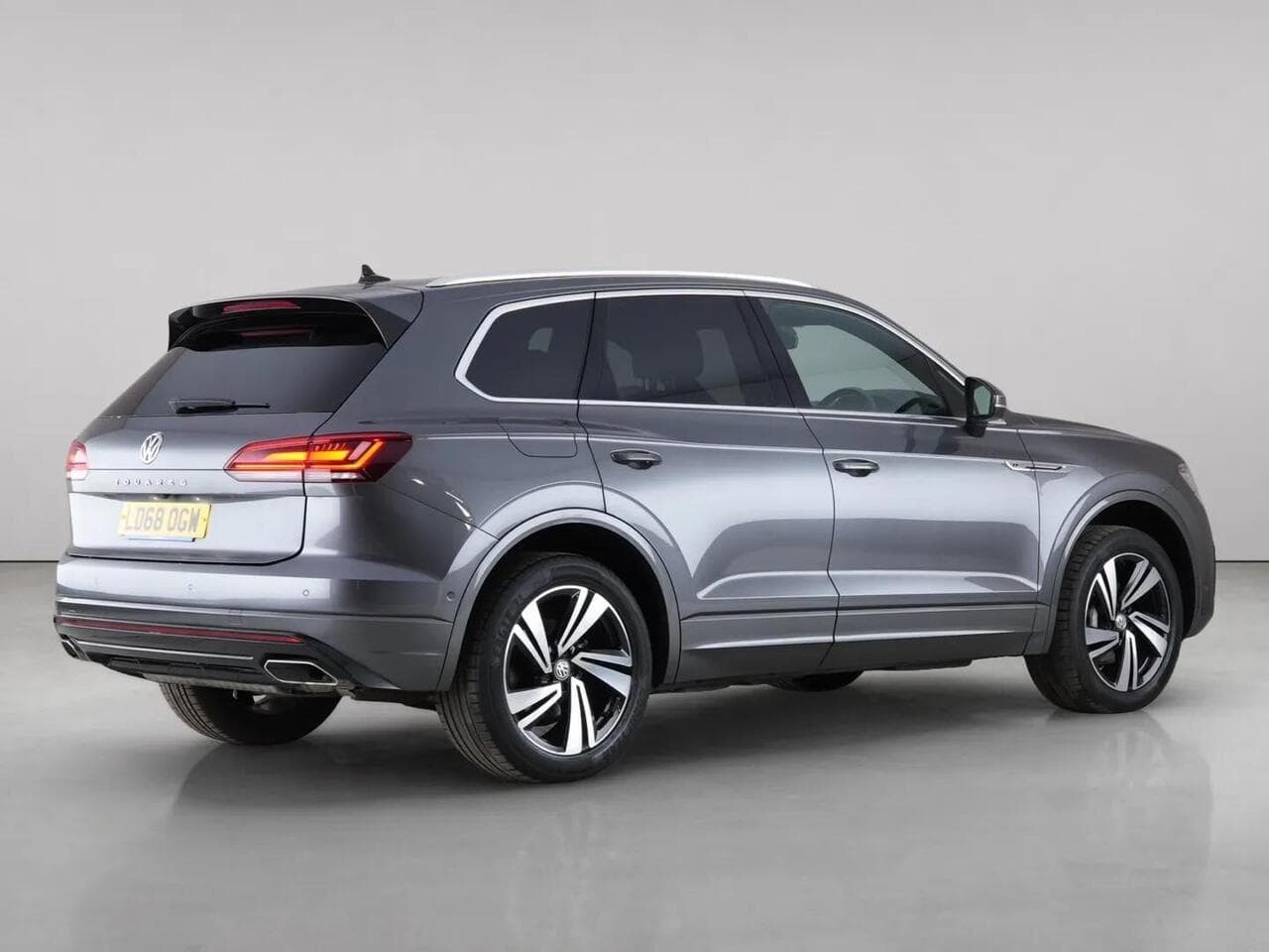 Volkswagen Touareg thumbnail Rear Right