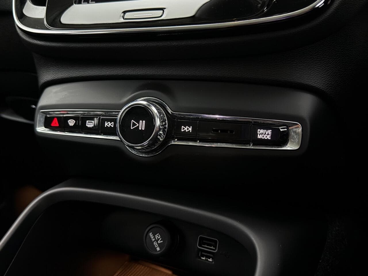 Volvo XC40 thumbnail Misc Controls