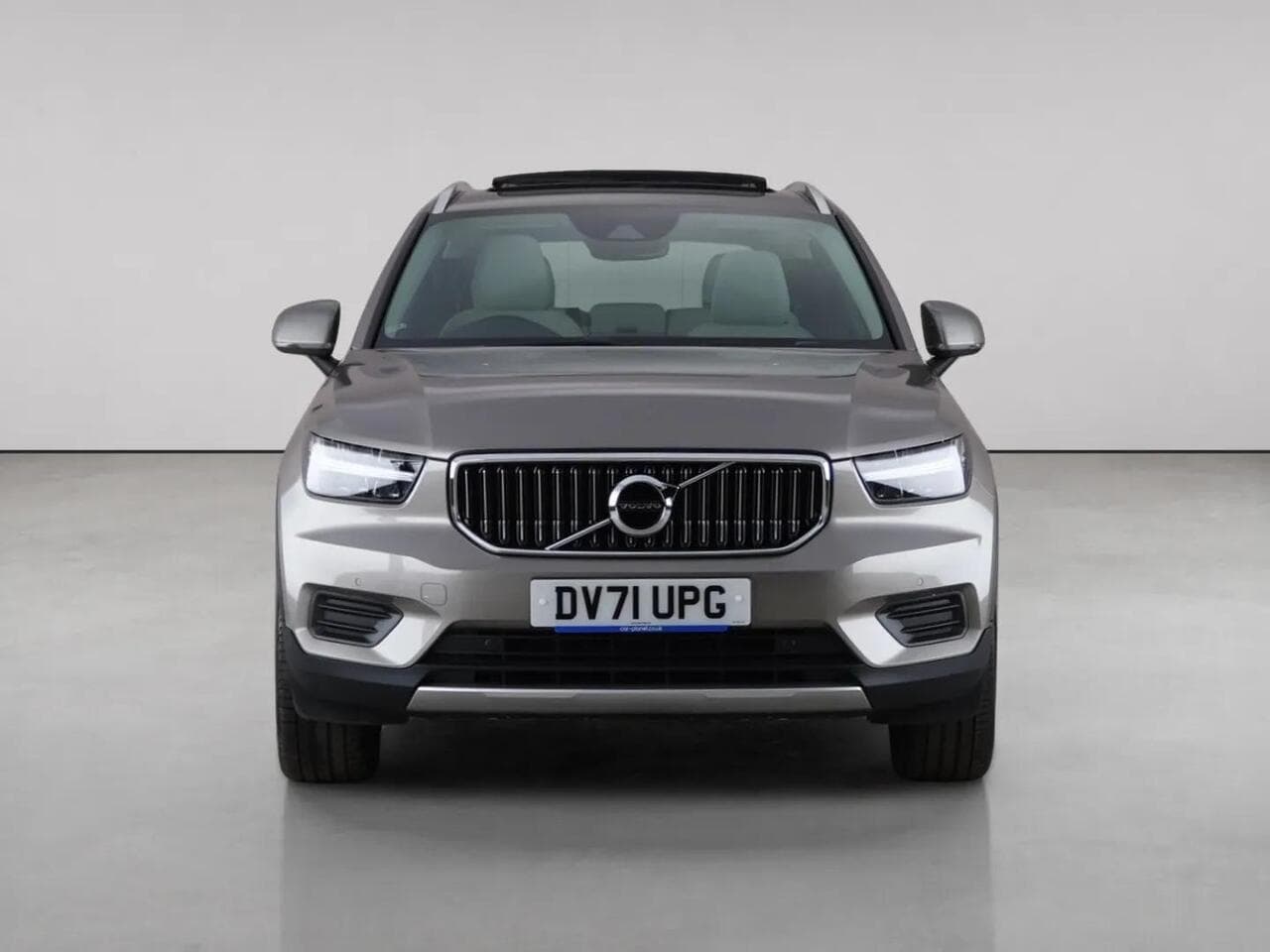 Volvo XC40 thumbnail Front