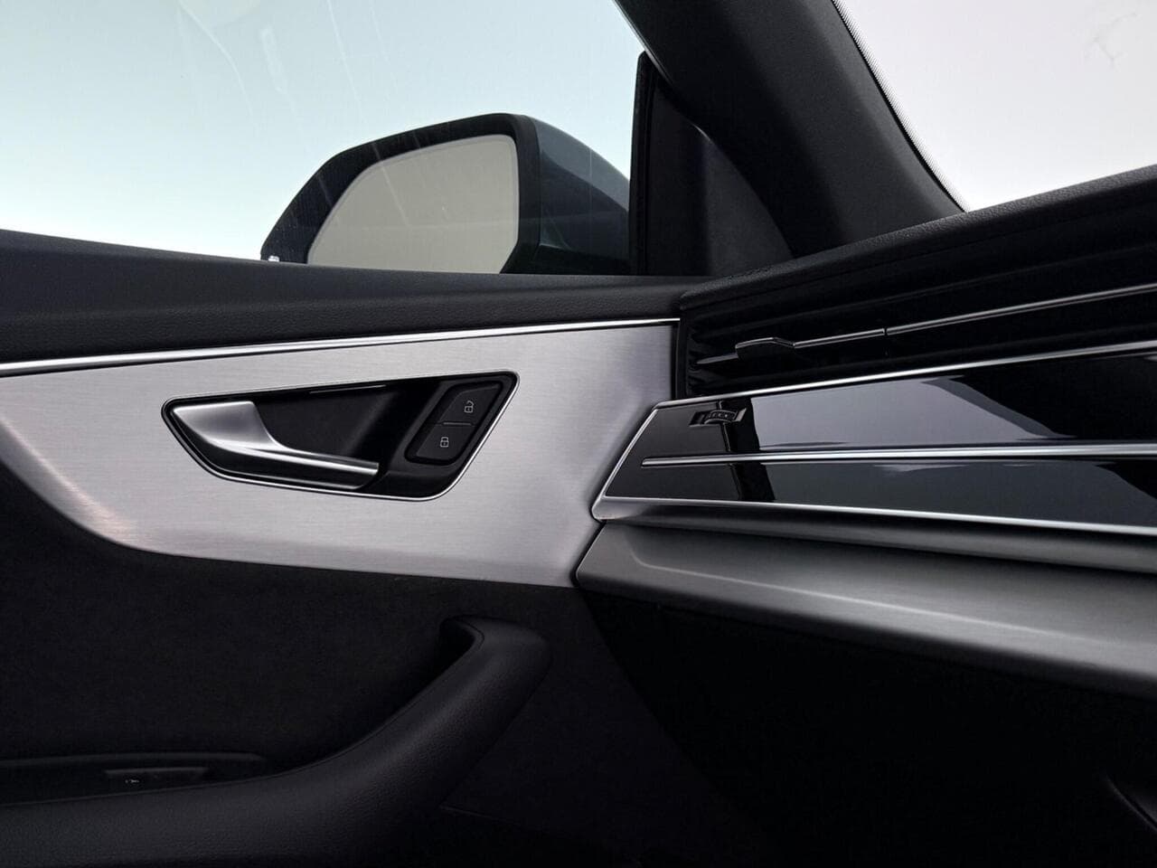 Audi Q8 thumbnail Misc Controls