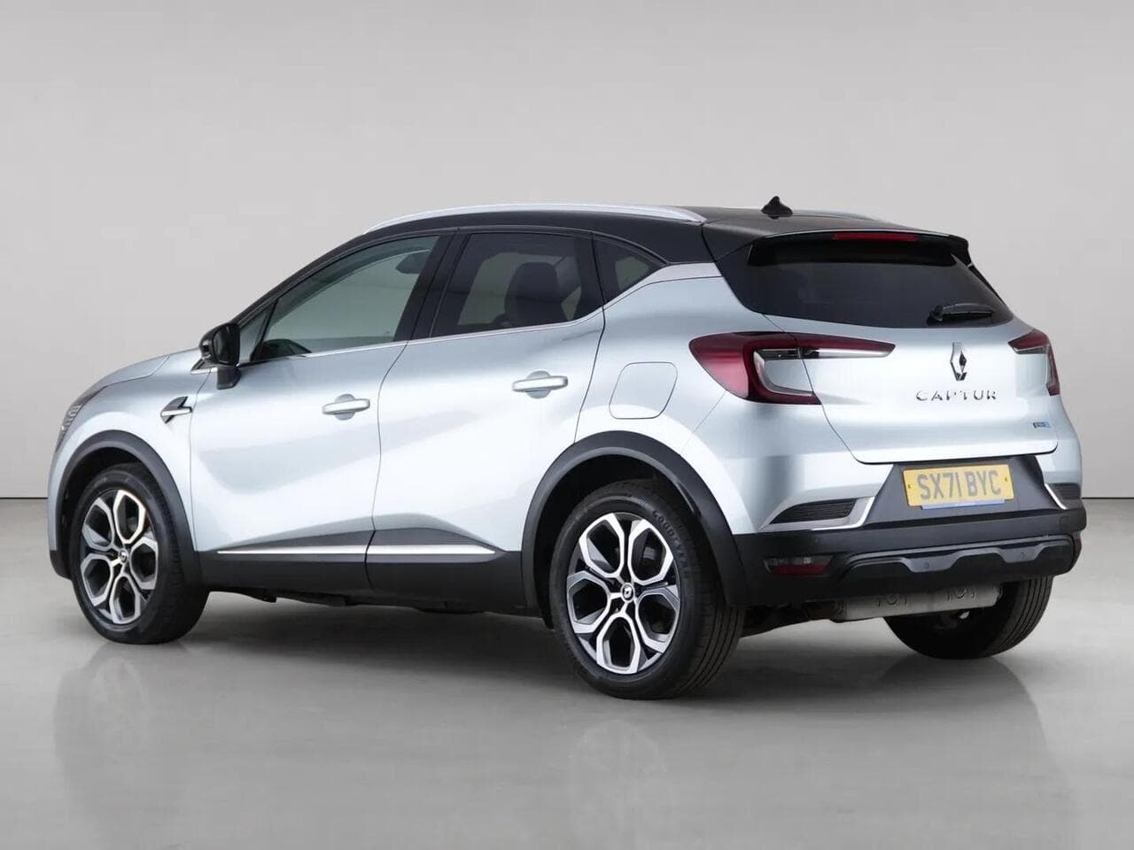 Renault Captur thumbnail Rear Left