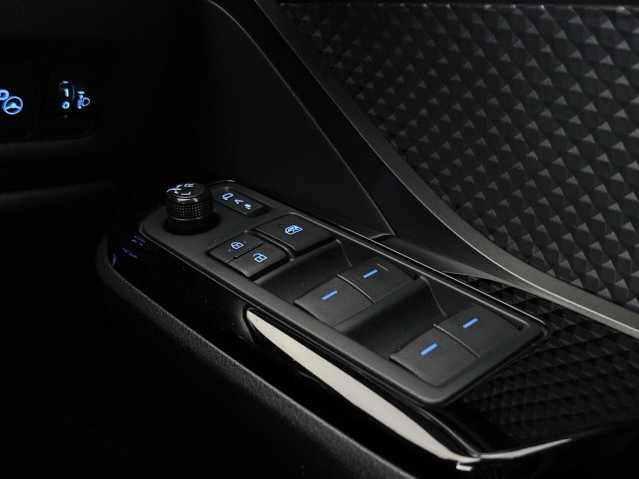 Toyota C-HR thumbnail Misc Controls