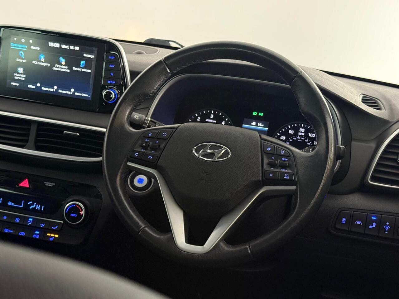 Hyundai TUCSON thumbnail Steering Wheel