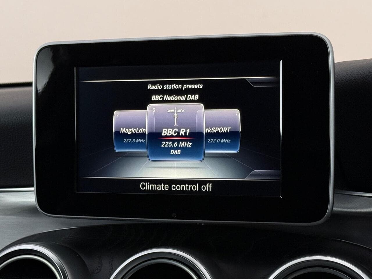Mercedes-Benz C Class thumbnail Infotainment System