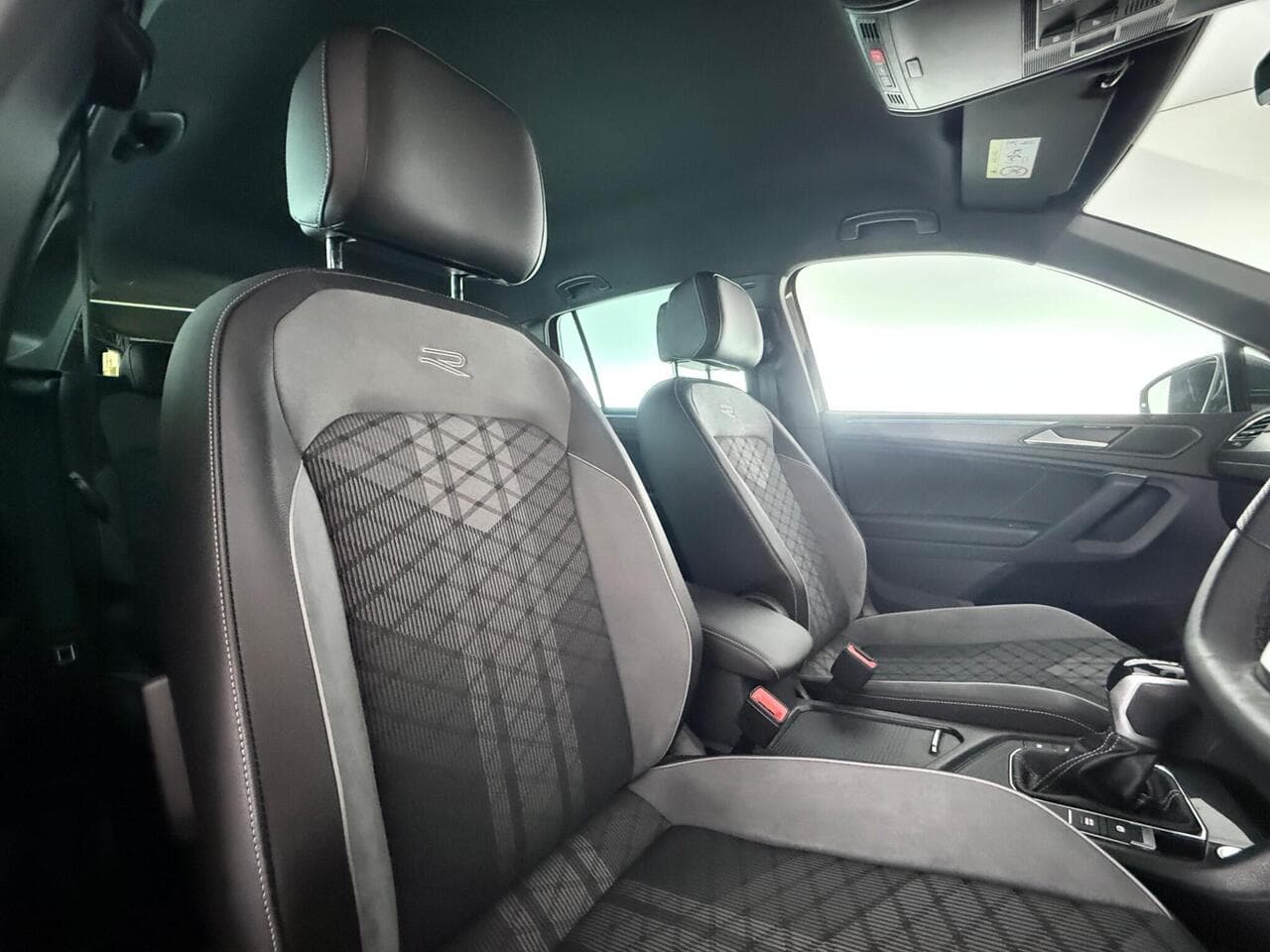 Volkswagen Tiguan thumbnail Seat Driver