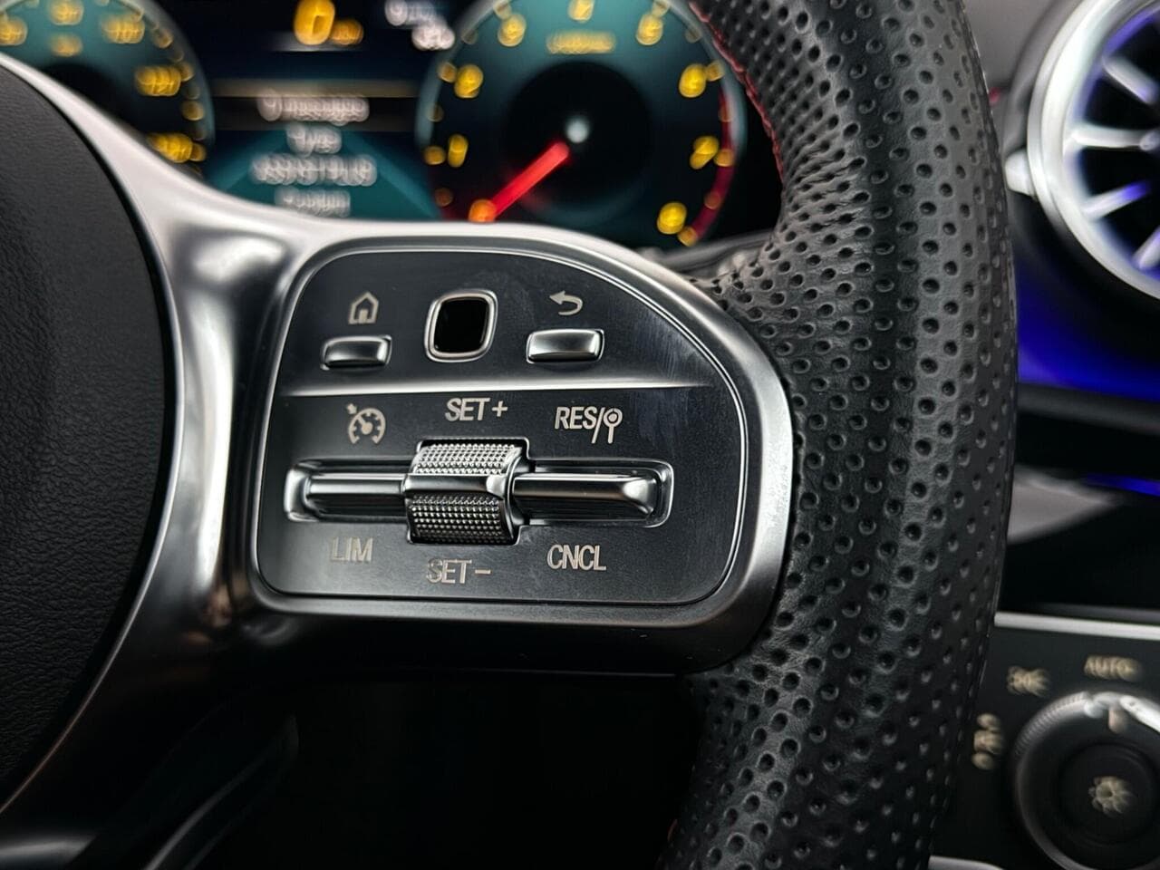 Mercedes-Benz CLA thumbnail Misc Controls