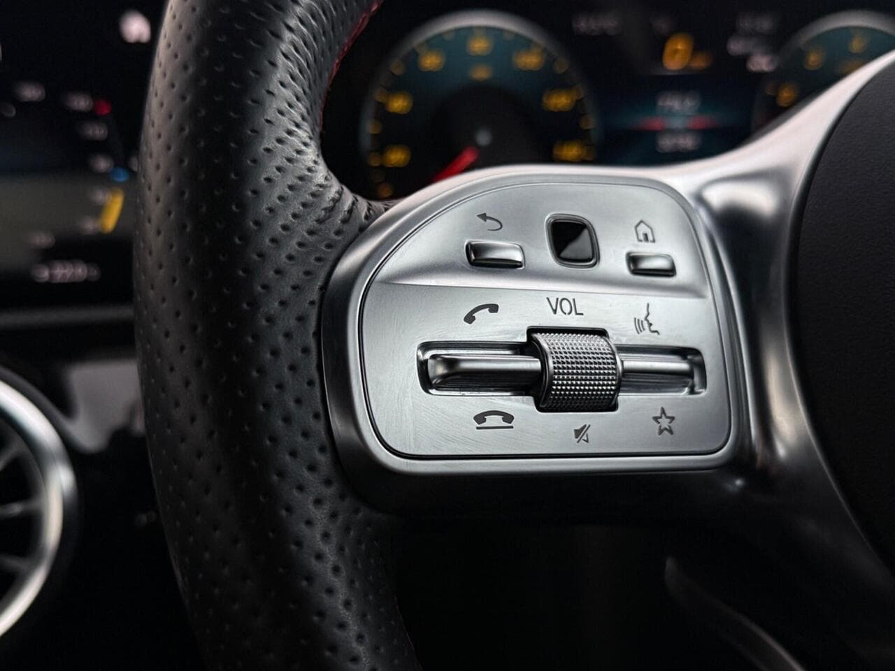 Mercedes-Benz A Class thumbnail Misc Controls
