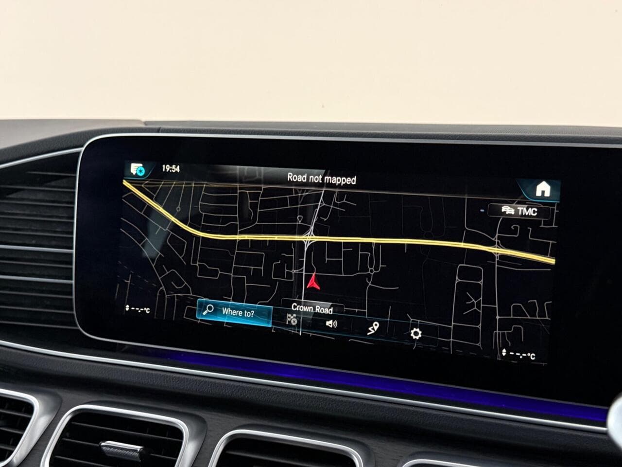 Mercedes-Benz GLE thumbnail Infotainment System
