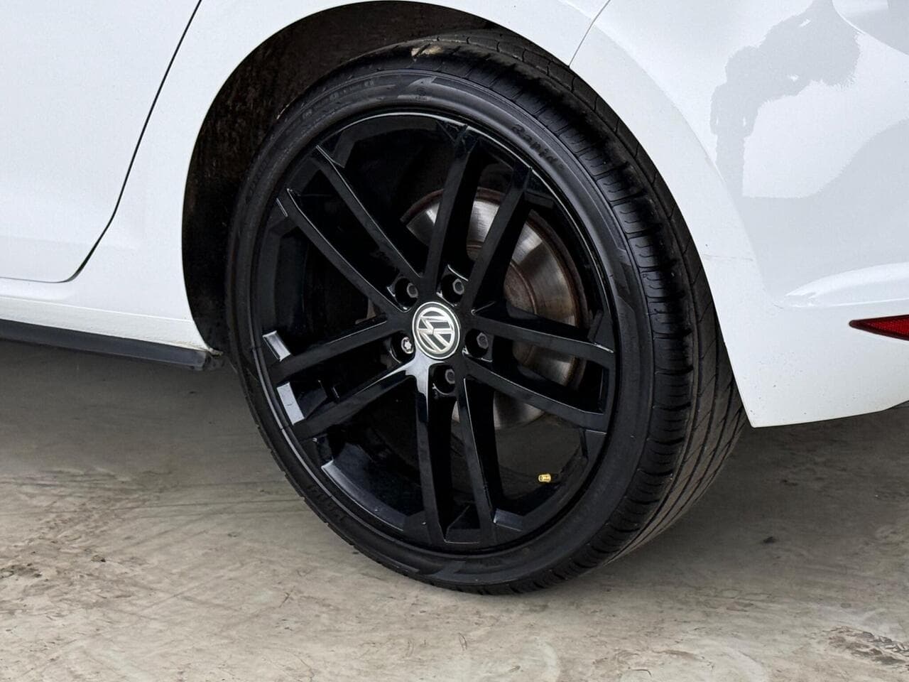 Volkswagen Golf thumbnail Wheel