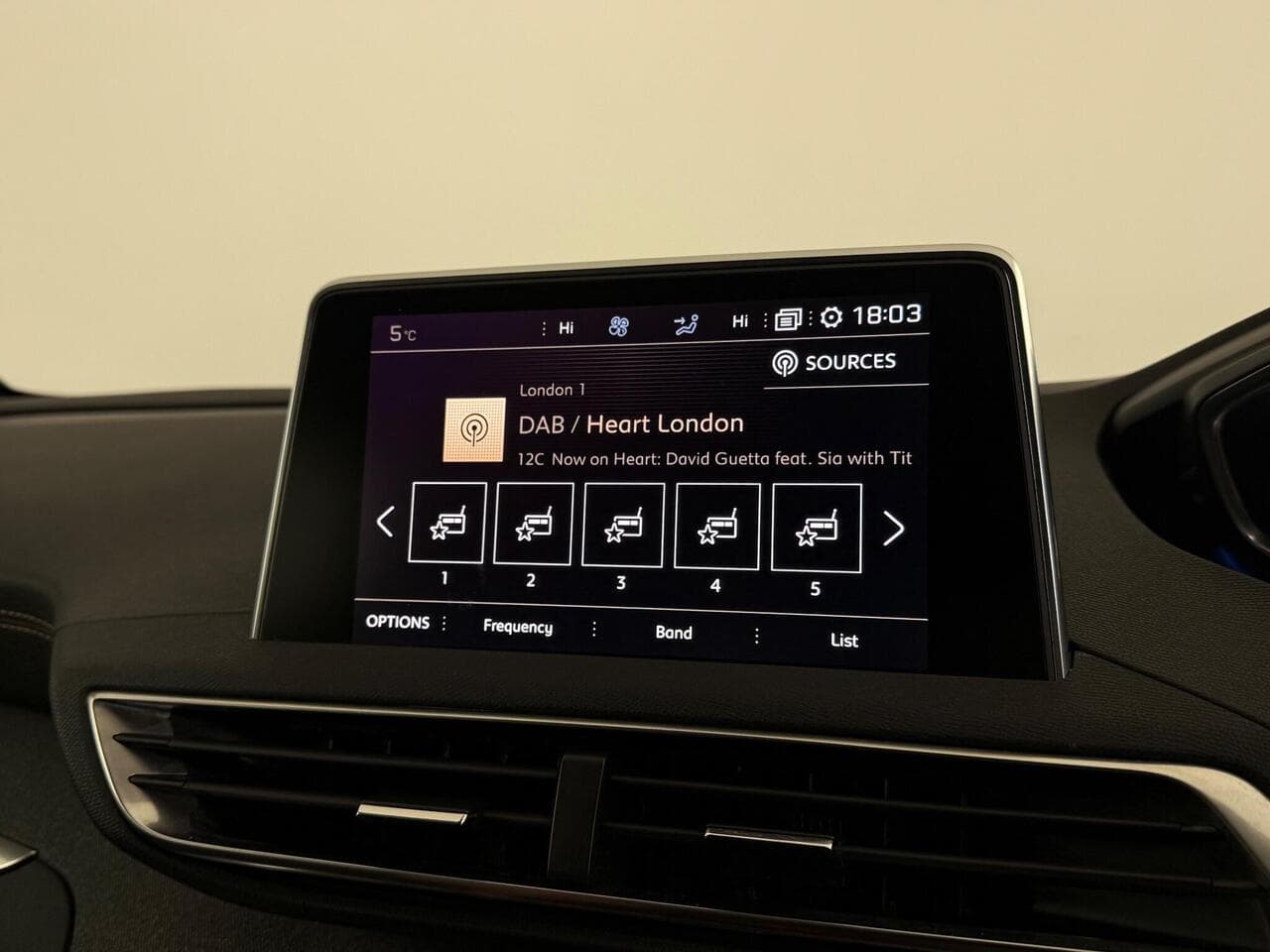 Peugeot 3008 thumbnail Infotainment System