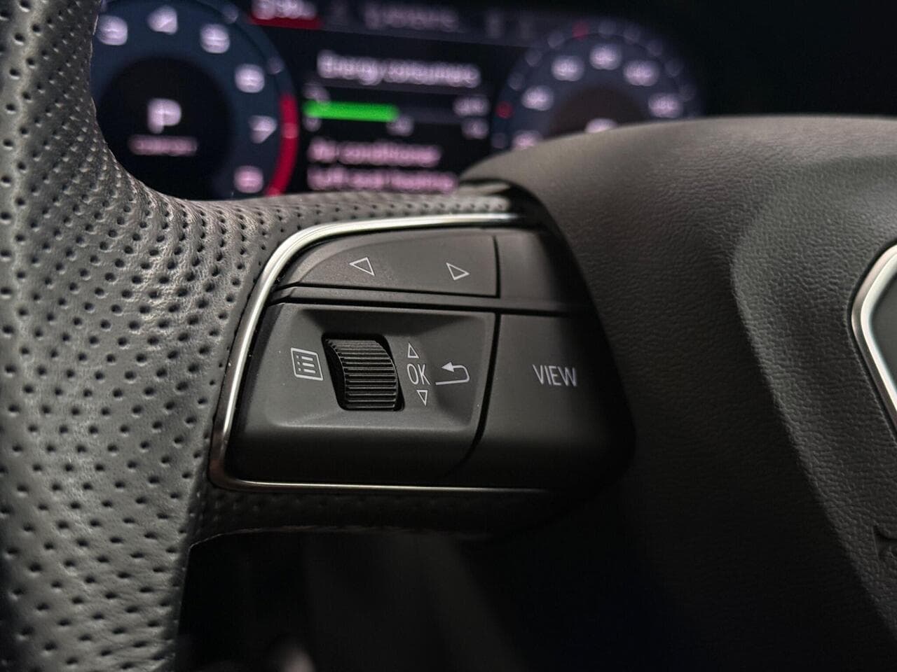 Audi Q3 thumbnail Misc Controls