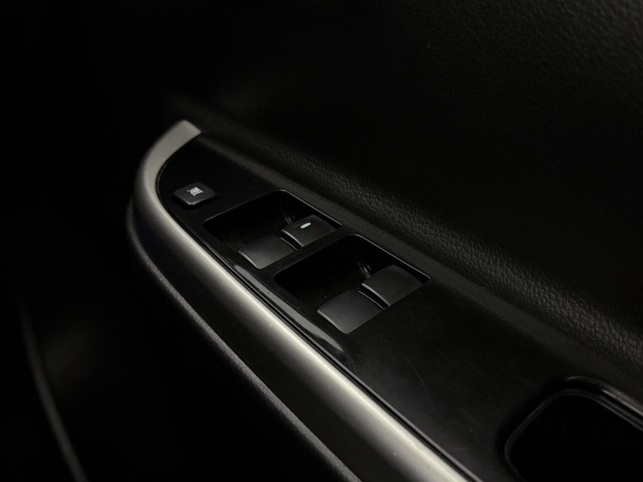 Mitsubishi L200 thumbnail Misc Controls
