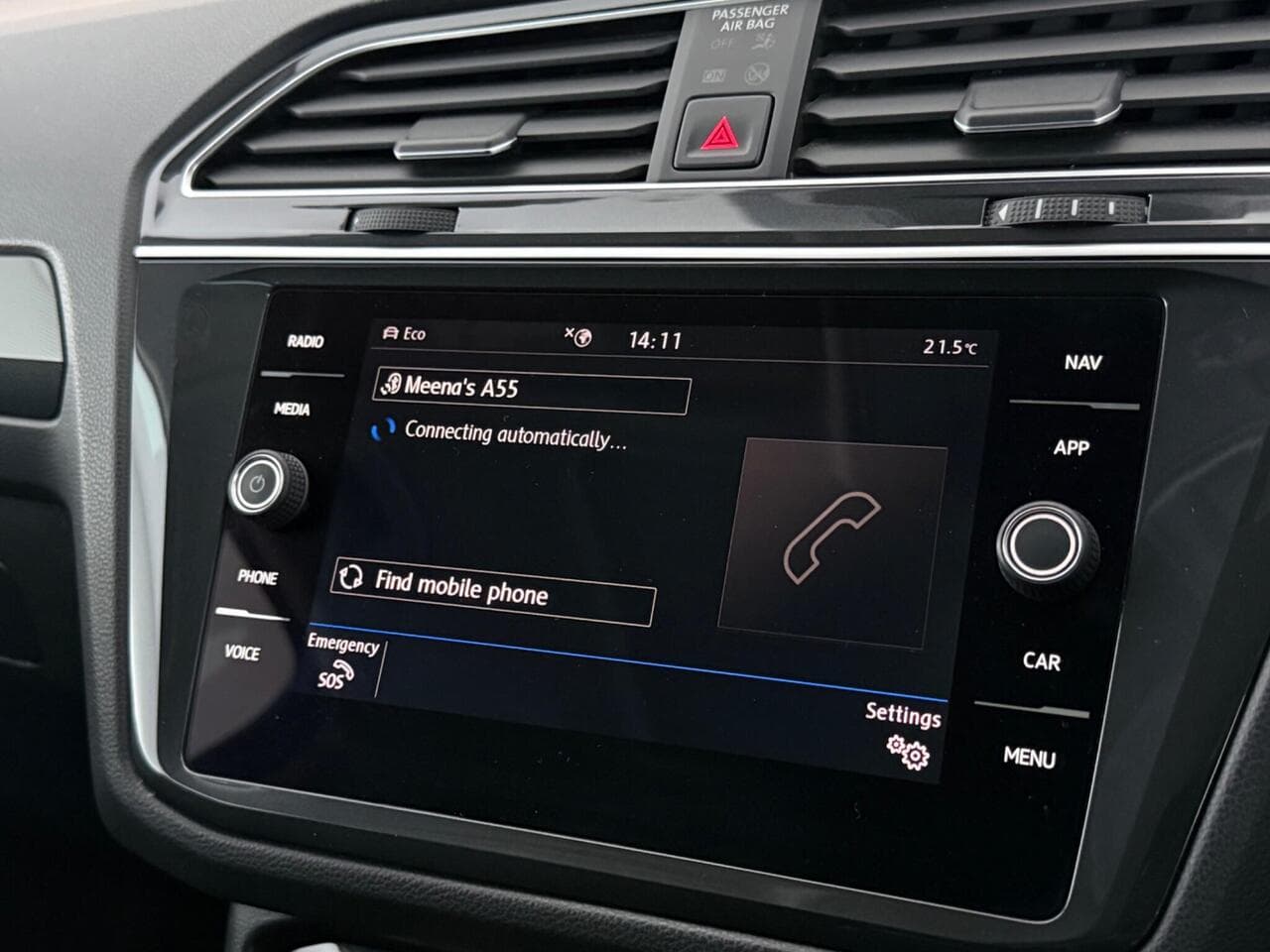 Volkswagen Tiguan thumbnail Infotainment System