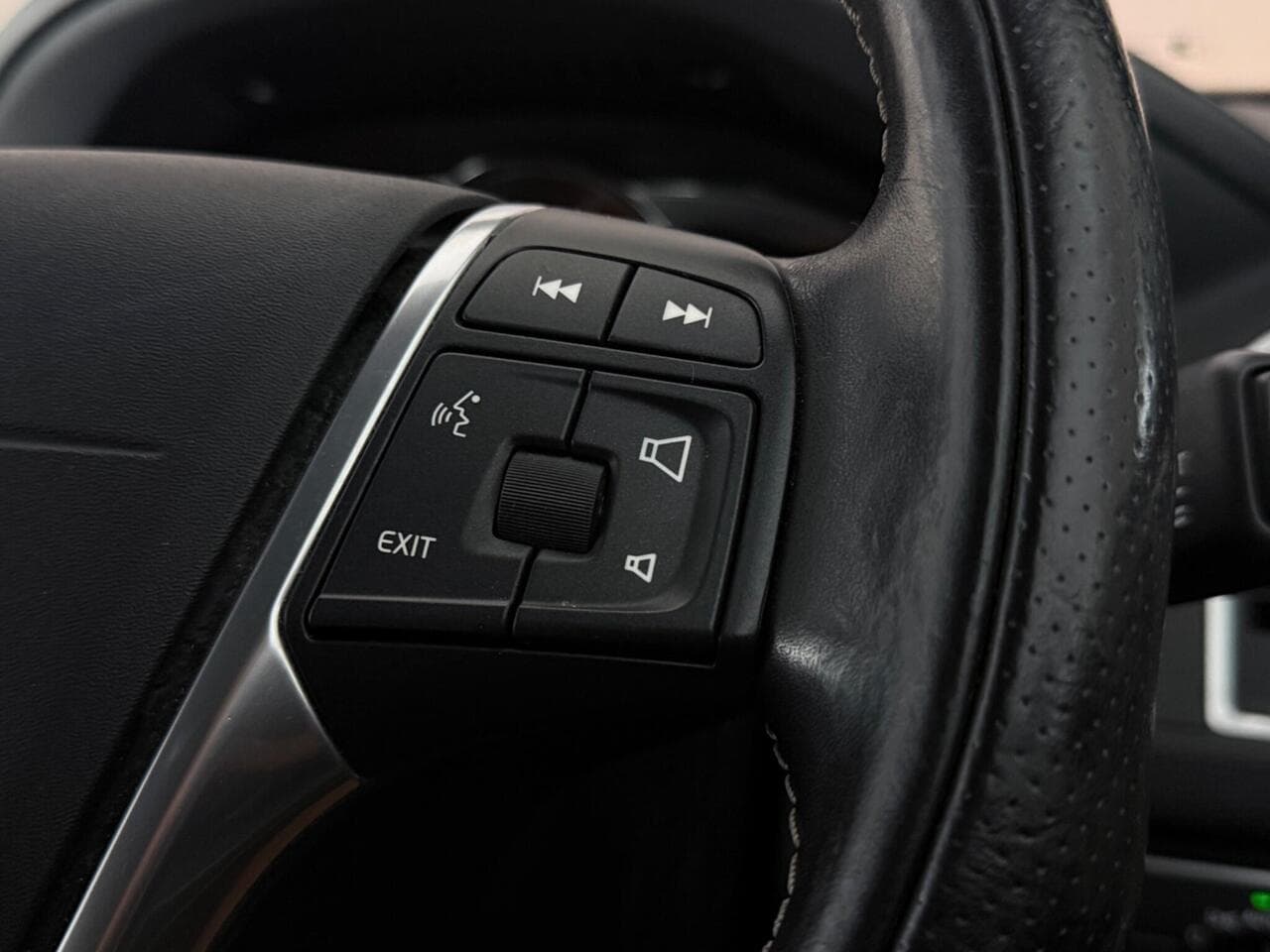Volvo XC60 thumbnail Misc Controls