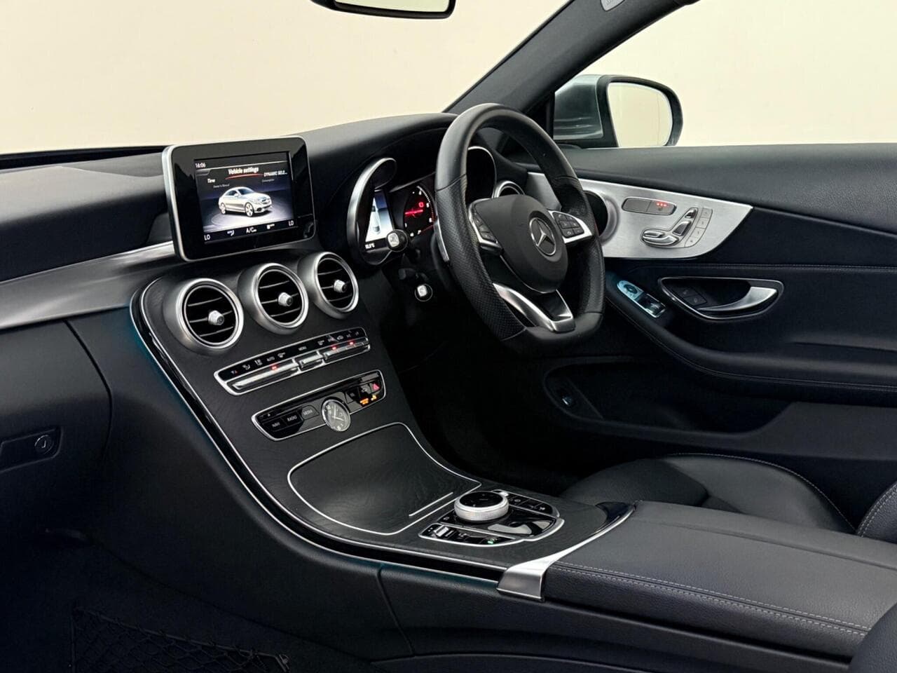 Mercedes-Benz C Class thumbnail Interior Front