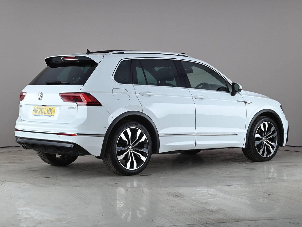 Volkswagen Tiguan thumbnail Rear Right