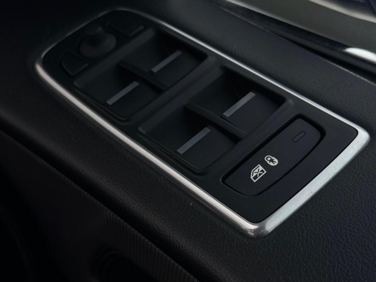 Jaguar F-PACE thumbnail Misc Controls