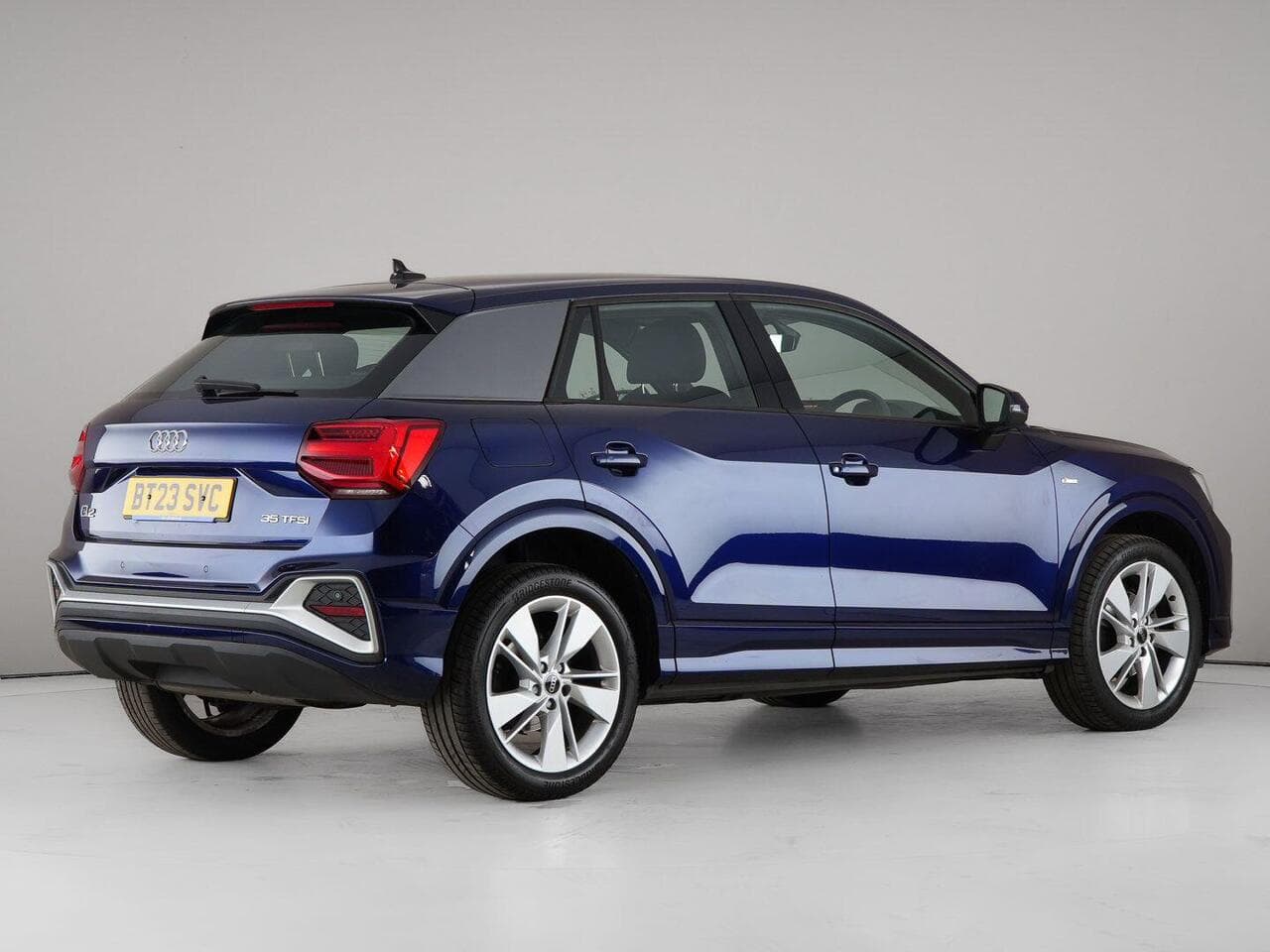 Audi Q2 thumbnail Rear Right
