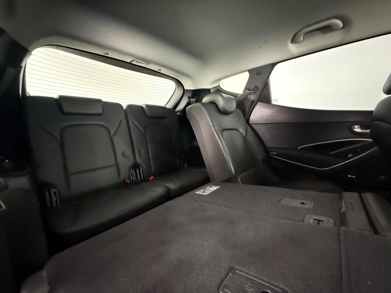 Hyundai Santa Fe thumbnail Seats Rear