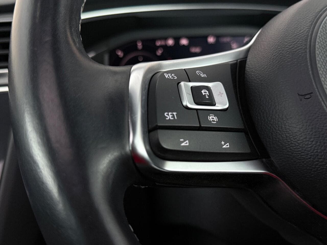 Volkswagen Tiguan thumbnail Misc Controls