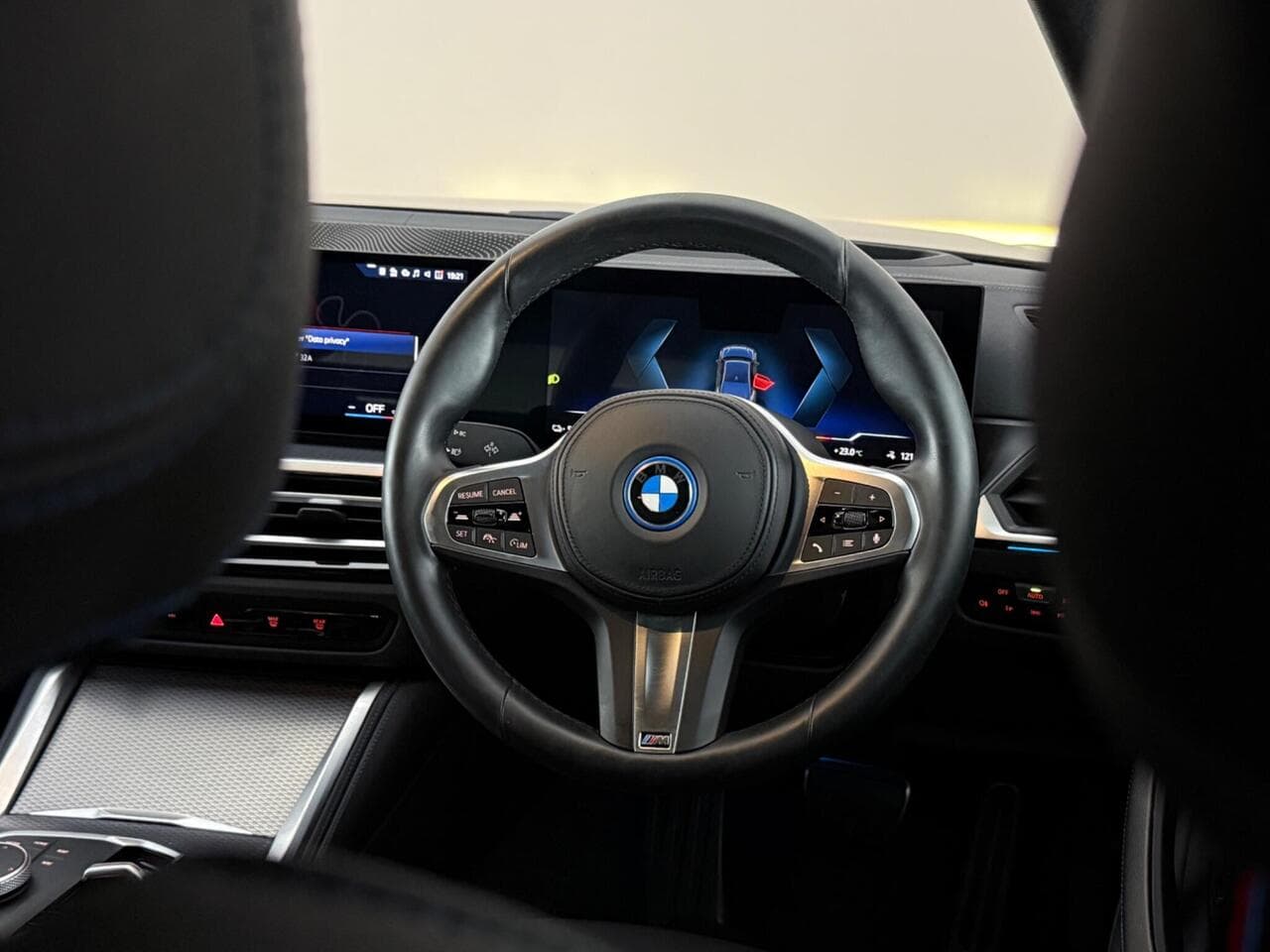 BMW i4 thumbnail Steering Wheel