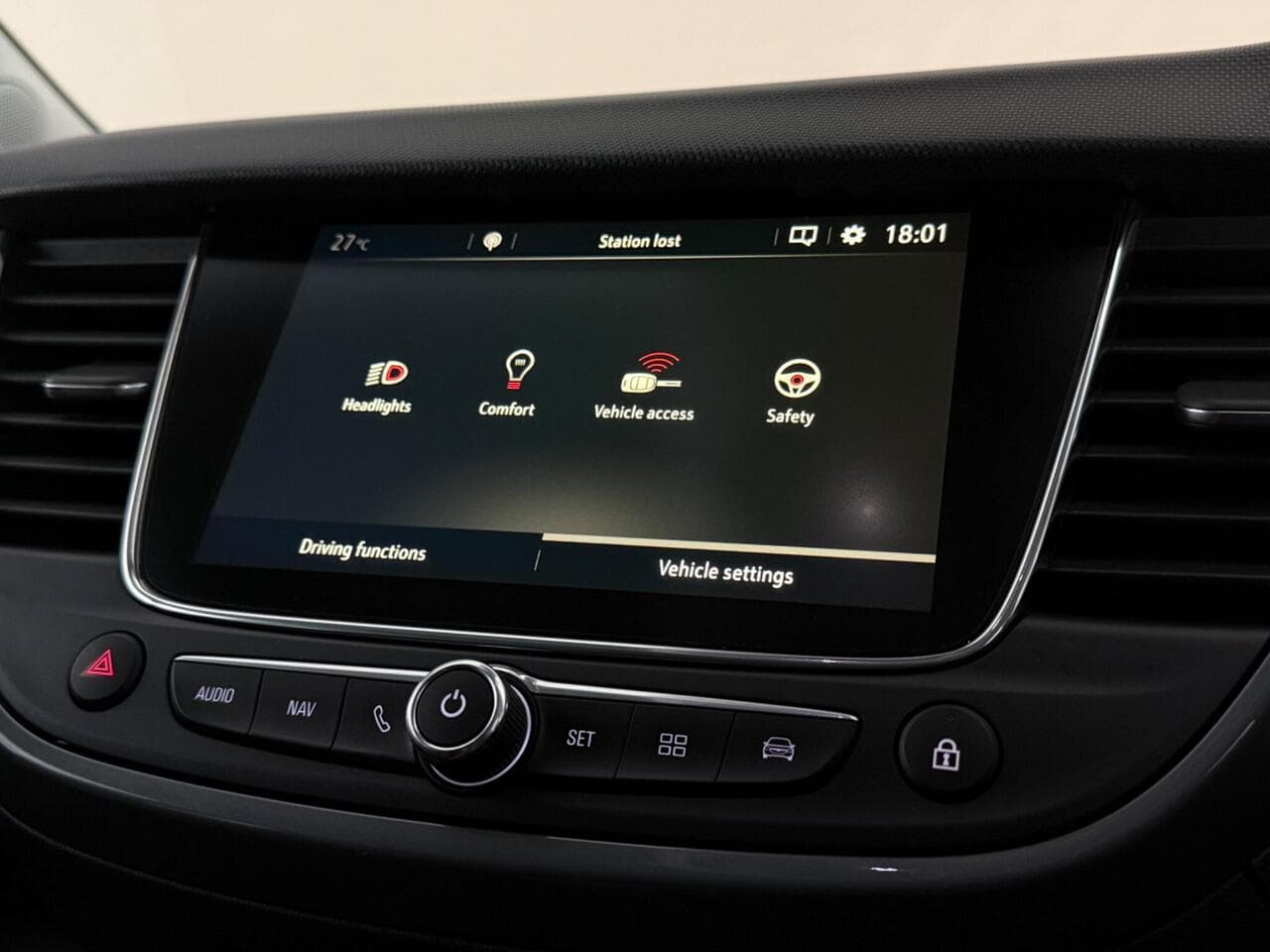 Vauxhall Crossland X thumbnail Infotainment System