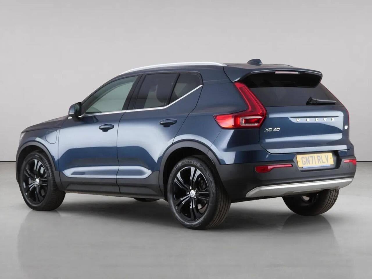 Volvo XC40 thumbnail Rear Left