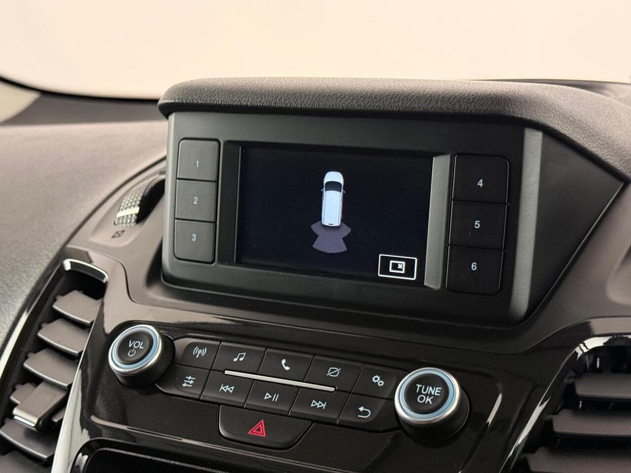 Ford Transit Connect thumbnail Infotainment System