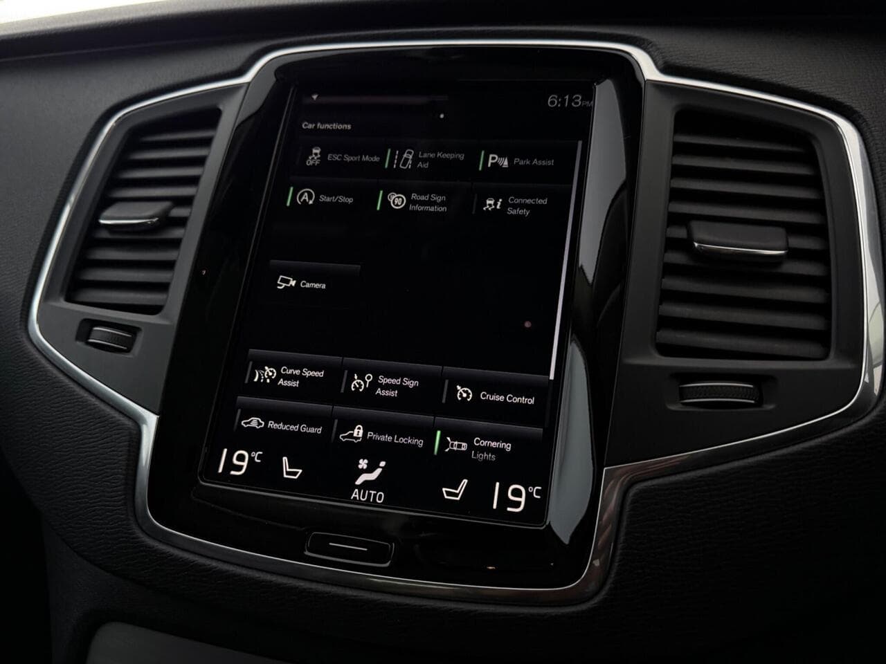Volvo XC90 thumbnail Infotainment System