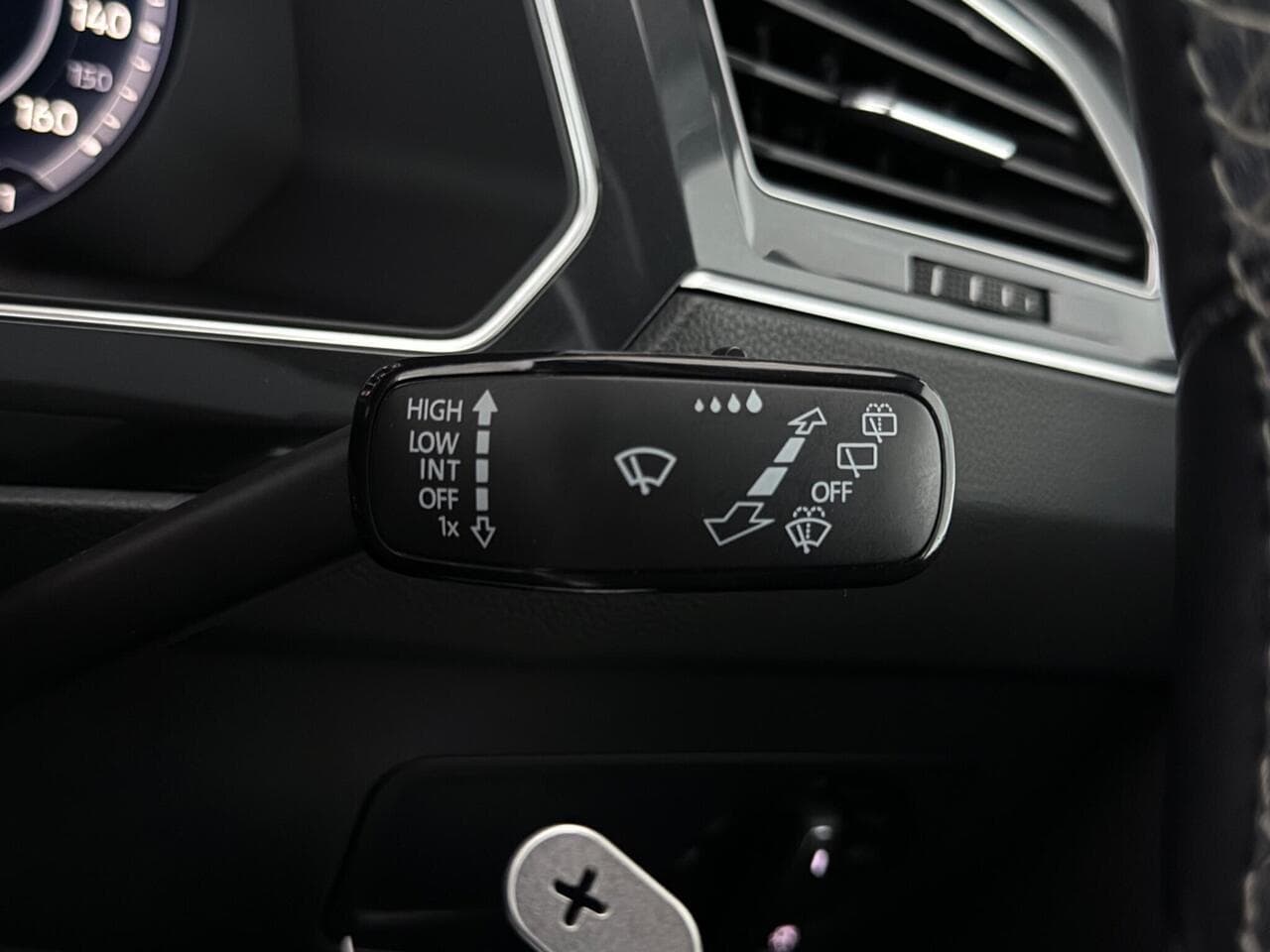 Volkswagen Tiguan thumbnail Misc Controls