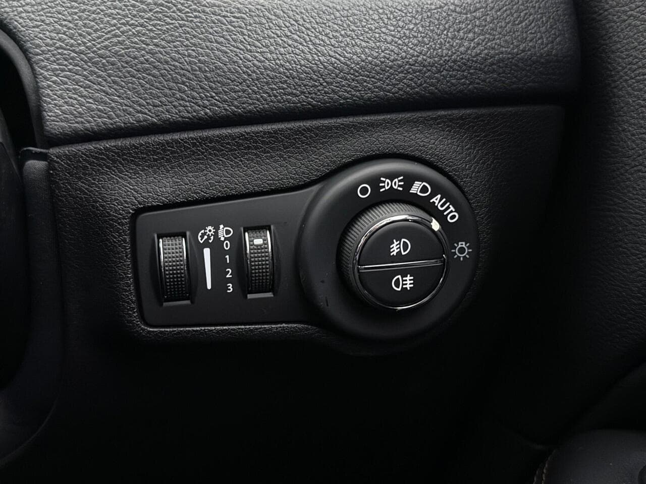 Jeep Compass thumbnail Misc Controls