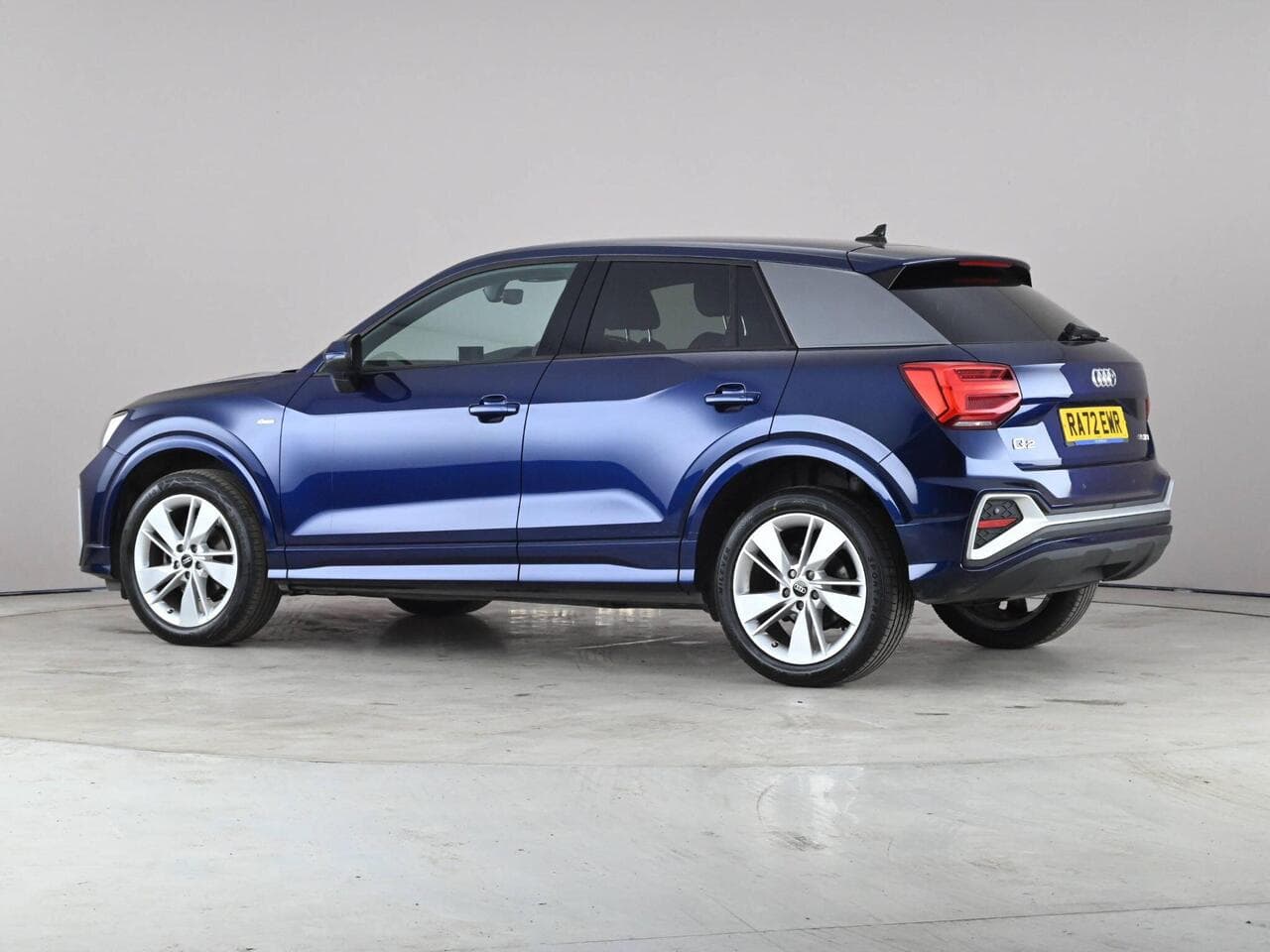 Audi Q2 thumbnail Side Left
