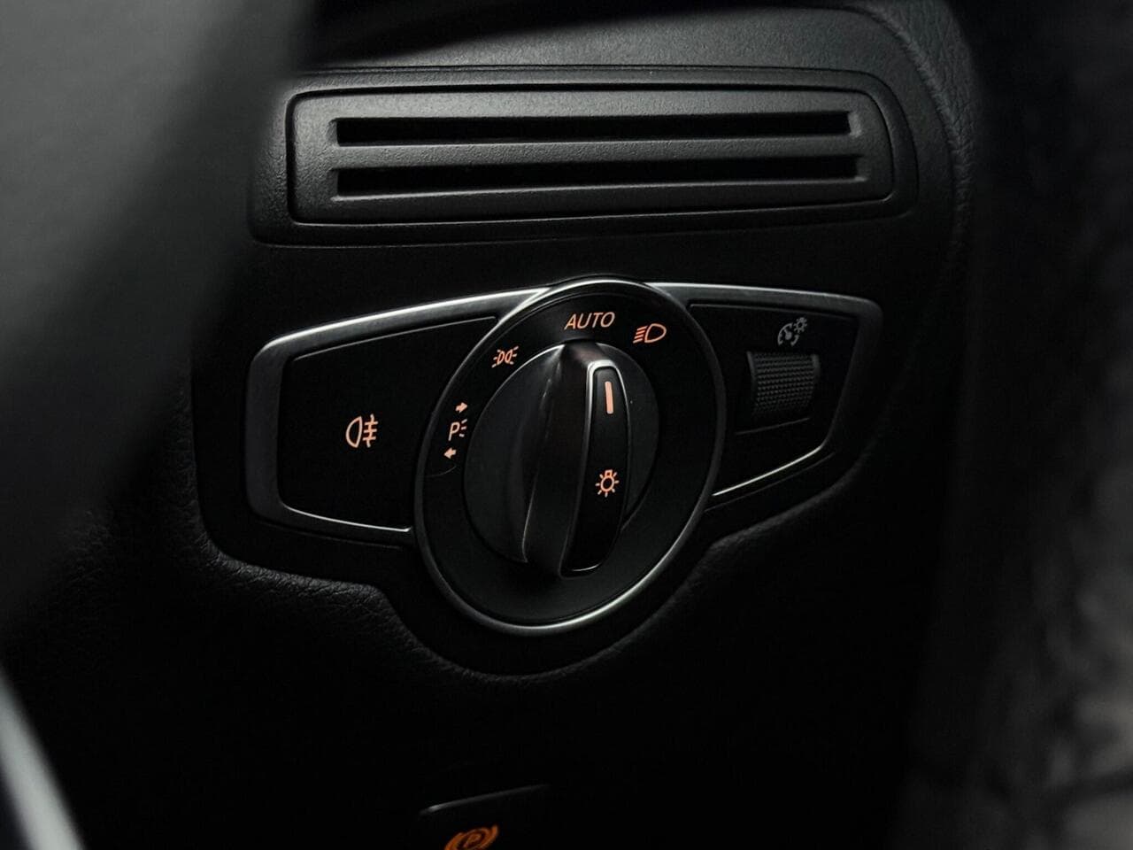 Mercedes-Benz GLC thumbnail Misc Controls